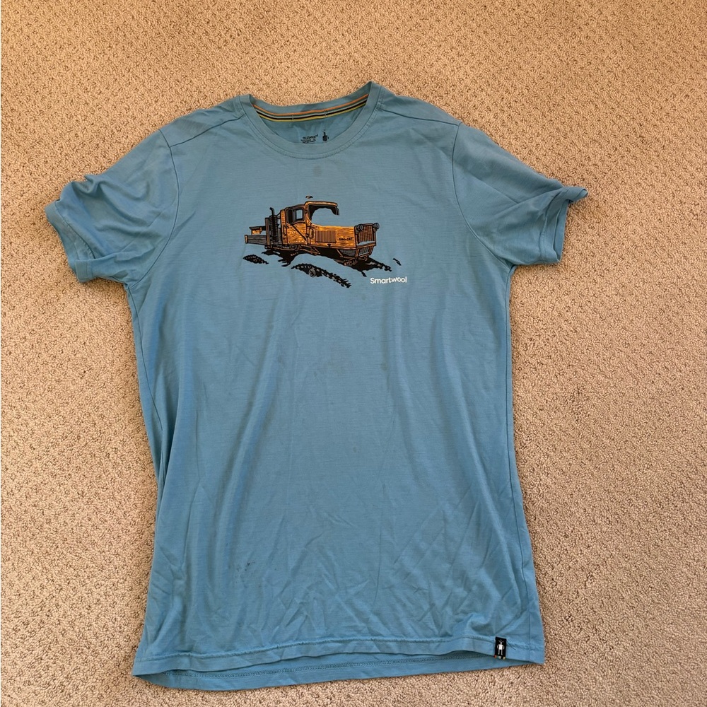 Smartwool Men's Light Blue Short Sleeve Tee with Yellow snowcat Graphic